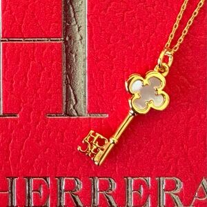 Carolina Herrera Gold Key Necklace (Excellent Cond. NWOT)